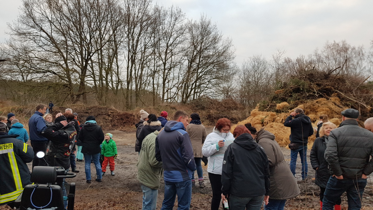 Vorschaubild für 2018-04-01 Osterfeuer Karwitz